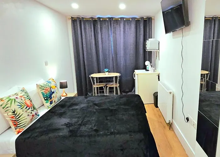 Penelope Ensuite Double Room